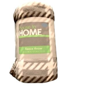 NWT House to Home Soft White Gray & Black Plaid Fleece Throw Blanket